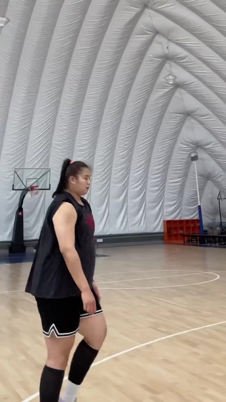 嚯，好魁梧！大寶貝劉禹彤背打你，你能頂住嗎？